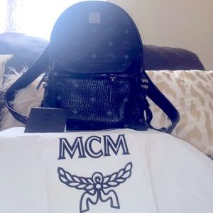 MCM BACKPACK BLACK MEDIUM